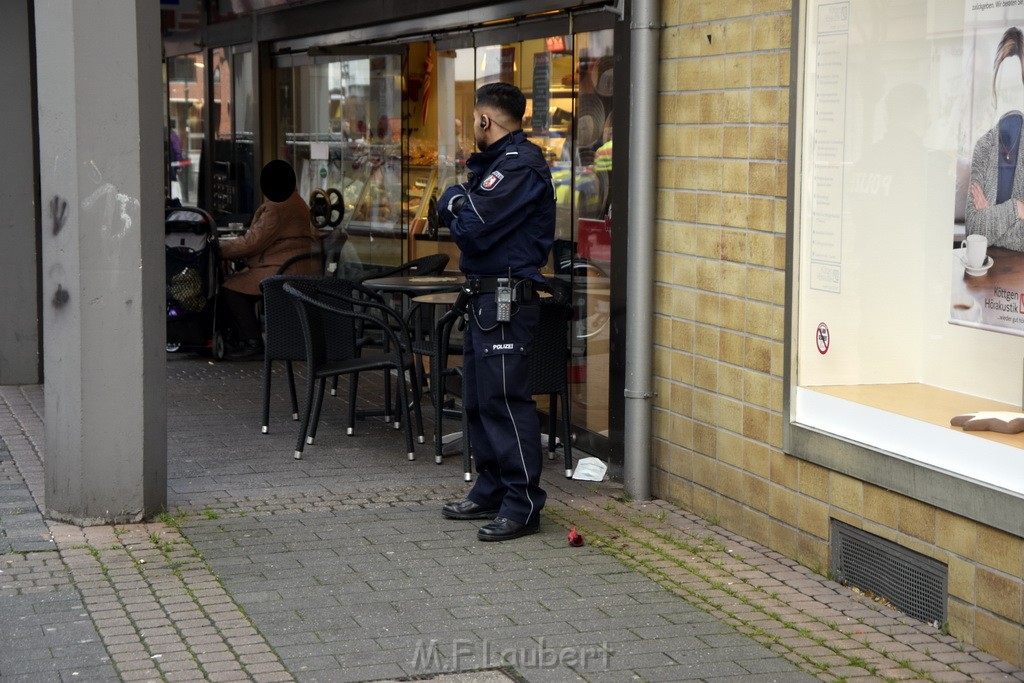 Einsatz BF Koeln Messerstecherei Koeln Porz Josefstr P35.JPG - Miklos Laubert